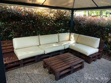 Divano da giardino