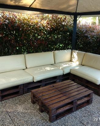 Divano da giardino