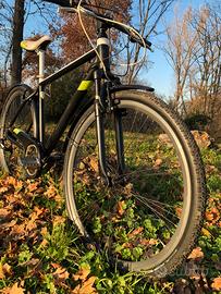 Bicicletta gravel sport touring