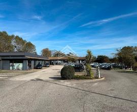 Spazio commerciale con parcheggio e visibilità