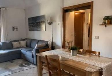 Trilocale arredato con due camere