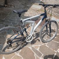 Bicicletta Mountain Bike