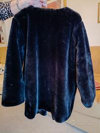 Giacca in pelo sintetico.