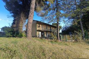 Casa indipendente di 281 m² con più di 5 locali a 