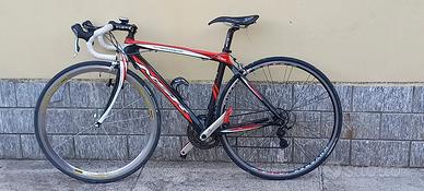 bicicletta da corsa in carbone 