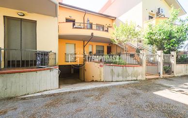 TRILOCALE SU DUE LIVELLI CON TERRAZZO, BOX AUTO E