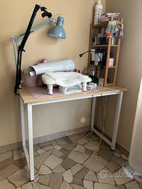 Scrivania con mensola