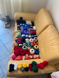 gomitoli di lana e di cotone pregiato