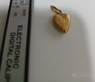 Ciondolo piccolo a forma di Cuoricino in oro 750