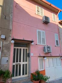 Ampia casa a montresta (or)