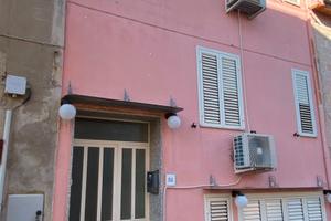 Ampia casa a montresta (or)