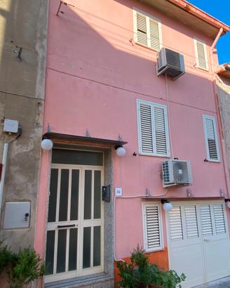 Ampia casa a montresta (or)