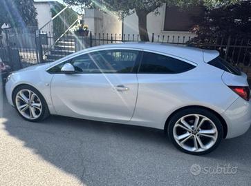 Opel astra J gtc