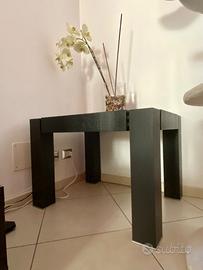 Tavolino col. Nero e venature marrone scuro 