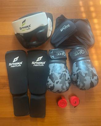 Attrezzatura ragazza kick boxing