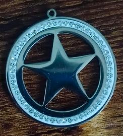 CIONDOLO  in Acciaio con Stella e Cerchio.