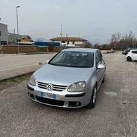 Volkswagen GOLF V 2003