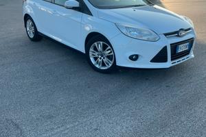 Ford focus LEGGI