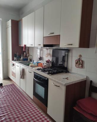 Cucina componibile completa di elettrodomestici