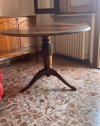 Tavolo in legno tondo