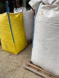 Gusci di nocciole secchi