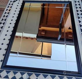 Specchio cameretta cornice nera.