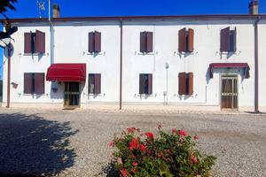 Villa di 283 m² con più di 5 locali e box auto dop