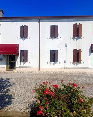 Villa di 283 m² con più di 5 locali e box auto dop