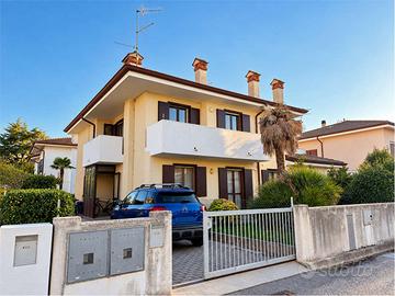 CASA RISTRUTTURATA CON GIARDINO PRIVATO E POSTO AU