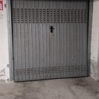 Porta basculante per garage - Milano