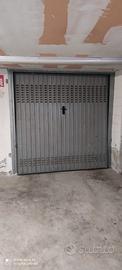 Porta basculante per garage - Milano