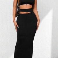 vestito nero lungo elegante con spacco posteriore