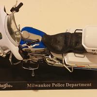 Moto Harley Davidson 1:18 Maisto Milwaukee Police 