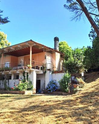 VILLA SINGOLA A RIGNANO FLAMINIO