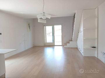 Appartamento di 106 m² con 4 locali e box auto a F