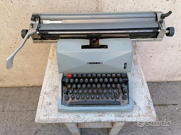 Macchina per scrivere Olivetti "Diaspron 82"