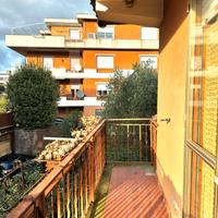 Ampio appartamento con balcone