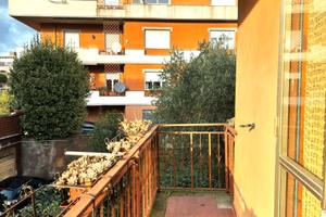 Ampio appartamento con balcone