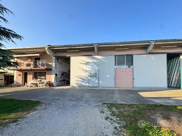 CAPANNONE A MANERBIO