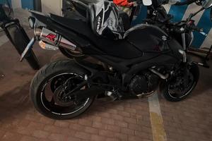 Moto suzuki gsr 600