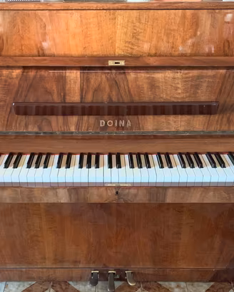 Pianoforte verticale Doina