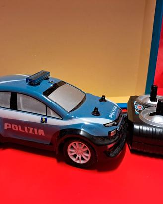 Auto radiocomandata della Polizia di Stato