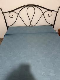 Letto matrimoniale con Doghe