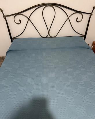 Letto matrimoniale con Doghe