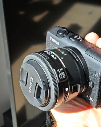 Canon M200 con obbiettivi pari al nuovo