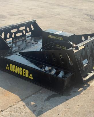 TRINCIA IDRAULICA BRUSH CUTTER PER SKID LOADER