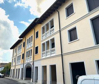 COMODO APPARTAMENTO SU DUE PIANI CON GARAGE