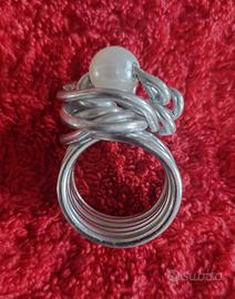 Anello donna con perla.