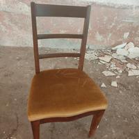 sedia in legno vecchia