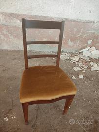 sedia in legno vecchia